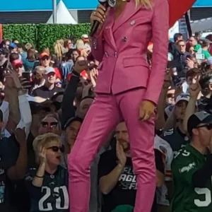 Charissa-Thompson-Super-Bowl-Pink-Suit