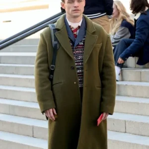 Max-Wolf-Gossip-Girl-S02-Thomas-Doherty-Green-Trench-Coat