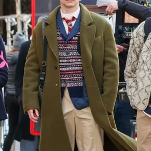 Max Wolf Gossip Girl S02 Thomas Doherty Green Trench Coat Front