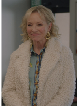 Daisy Under the Vines Season 3 White Fur Coat