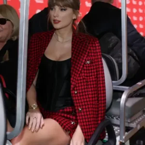 Taylor Swifts singer hits Chiefs game in miniskirt Front