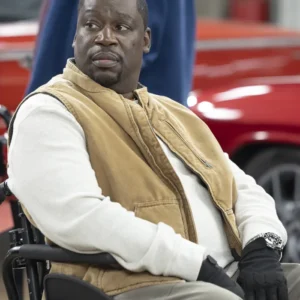 Shifting Gears S01 Daryl Mitchell Brown Vest Side