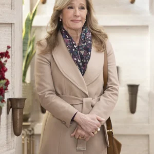 Shifting Gears S01 Nancy Travis Beige Coat