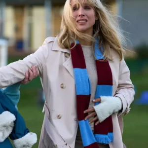 Amandaland S01 Amanda Beige Coat Front