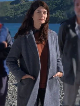 Caught S01 Soledad Villamil Grey Coat