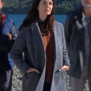 Caught S01 Soledad Villamil Grey Coat