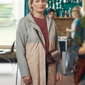 Football Parents S01 Eva van Gessel Hooded Coat Back