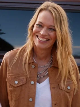 Leverage Redemption S03 Jeri Ryan Brown Jacket Side