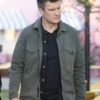The Rookie S07 Nathan Fillion Green Jacket Side