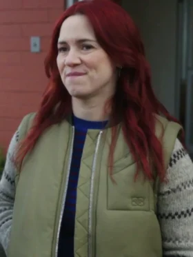 Resident Alien S04 Alice Wetterlund Green Vest Front