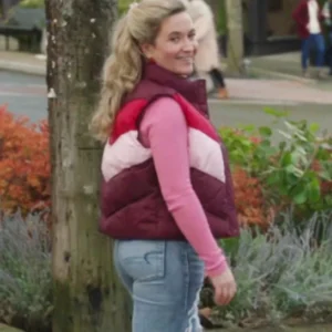 Resident Alien S04 Jenna Lamia Puffer Vest Front