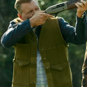 The Waterfront S01 Holt McCallany Green Vest