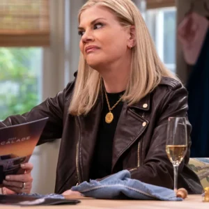 Leanne S01 Kristen Johnston Black Leather Jacket Front
