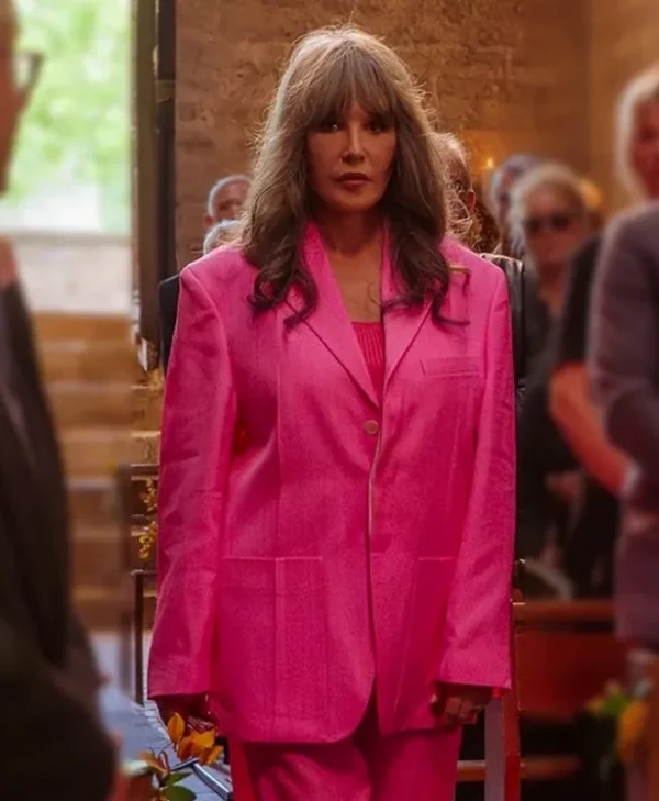 Under a Dark Sun S01 Isabelle Adjani Pink Blazer Side