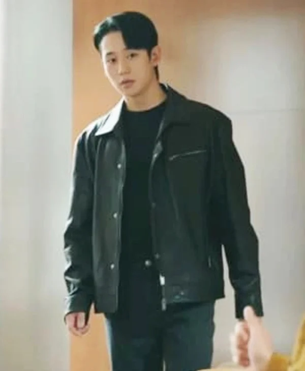 Love Next Door Jung Hae-in Black Leather Jacket Side