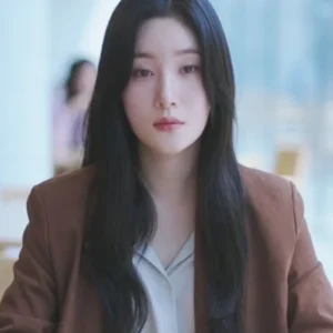 Beyond the Bar S01 Jung Chae-yeon Brown Blazer Side