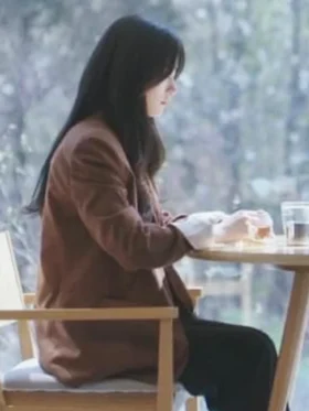 Beyond the Bar S01 Jung Chae-yeon Brown Blazer Front