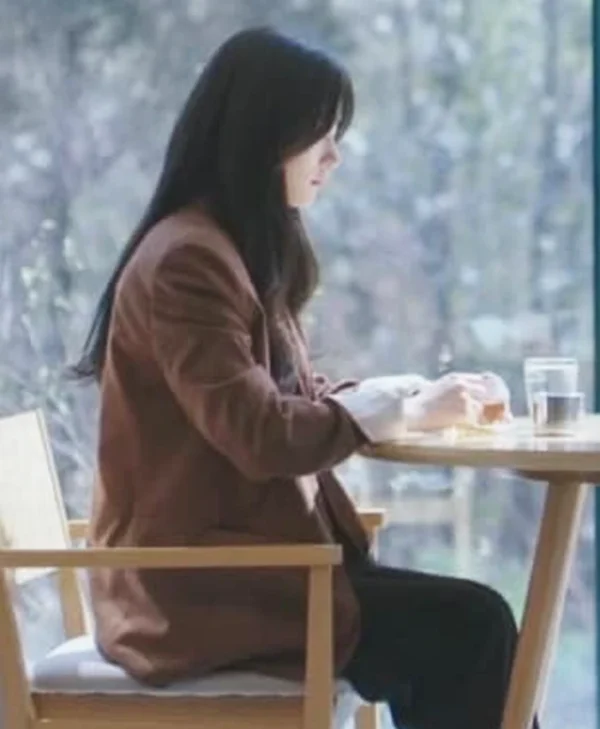 Beyond the Bar S01 Jung Chae-yeon Brown Blazer Front