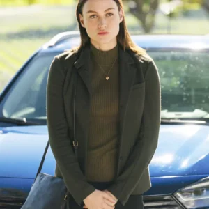 Bosch Legacy S03 Madison Lintz Green Blazer Side