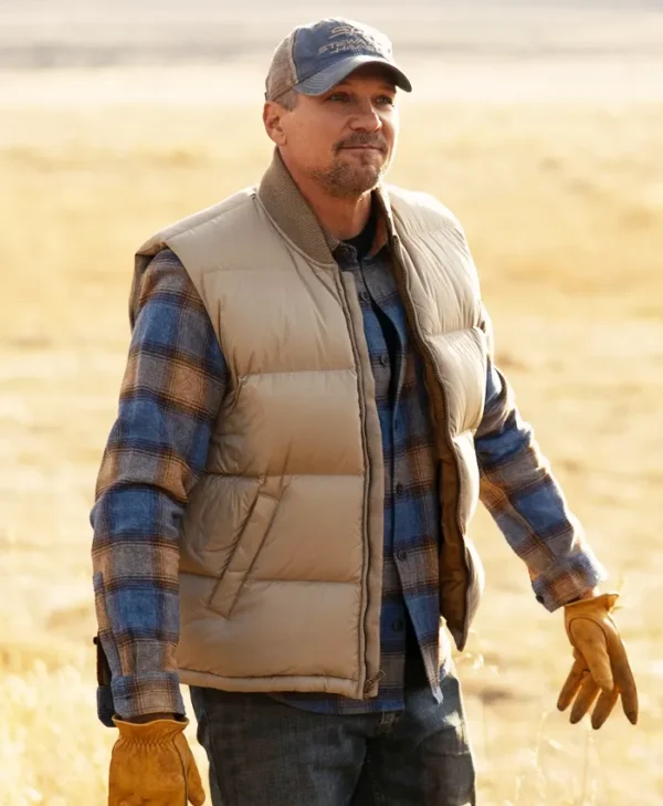 My Life with the Walter Boys S02 Marc Blucas Vest