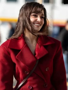 Reminder S01 Hande Erçel Red Coat Side