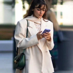 Reminder S01 Hande Erçel White Coat Side