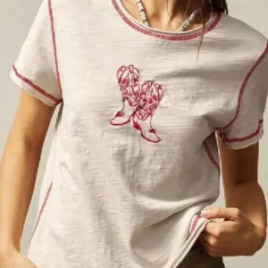 Baylen Out Loud S02 Baylen Dupree Beige & Red Stitch Cowboy Tee Front look