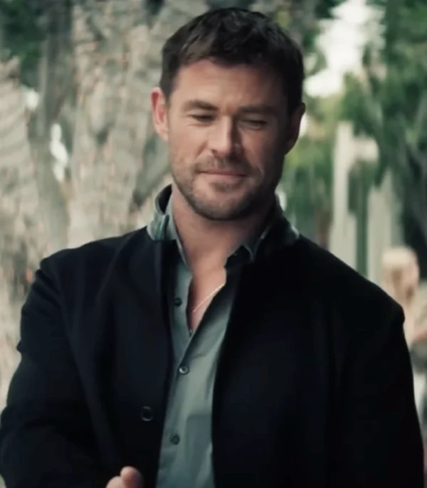 Crime 101 Chris Hemsworth Black Coat Side