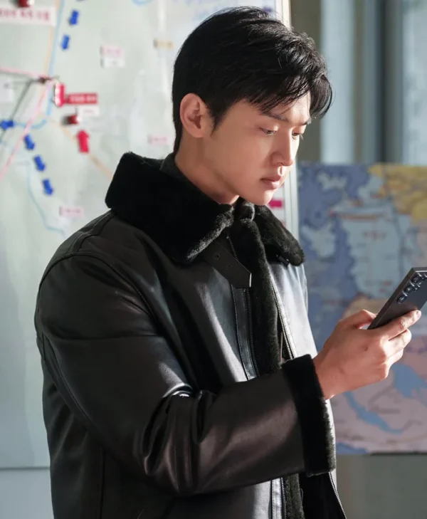 Queen Mantis S01 Jang Dong-yoon Shearling Leather Jacket Side