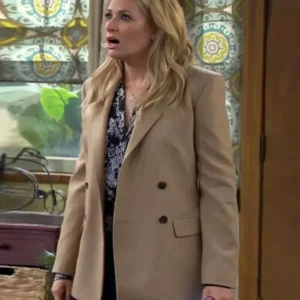 The Neighborhood S08 Beth Behrs Blazer