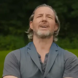 Finnegan's Foursome 2026 Edward Burns Grey Vest