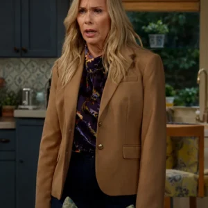 Leanne S02 Leanne Morgan Brown Blazer